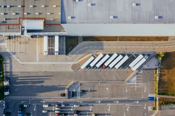 Entrepôt géant en Val de l’Eyre - par les Amis de la Terre - Contre les entrepôts logistiques!