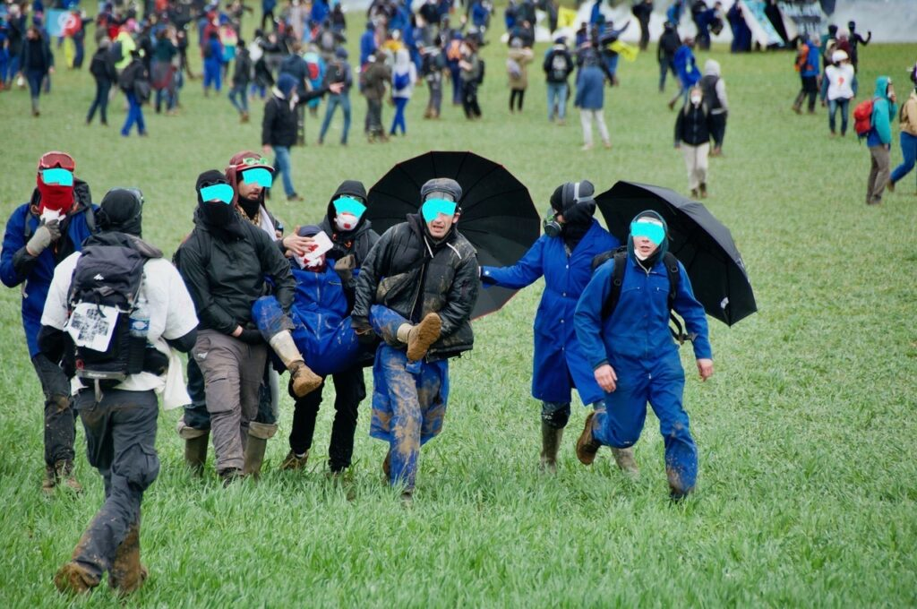 Sainte Solline - bassines non-merci - répression et soin militant